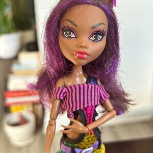 Monster High Gloom Beach Clawdeen Wolf Doll RETIRED